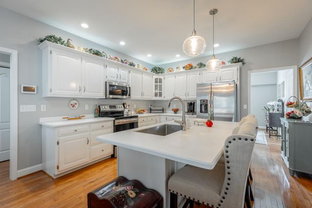 2435 Chimney Lake Circle, Soddy Daisy, TN 37379