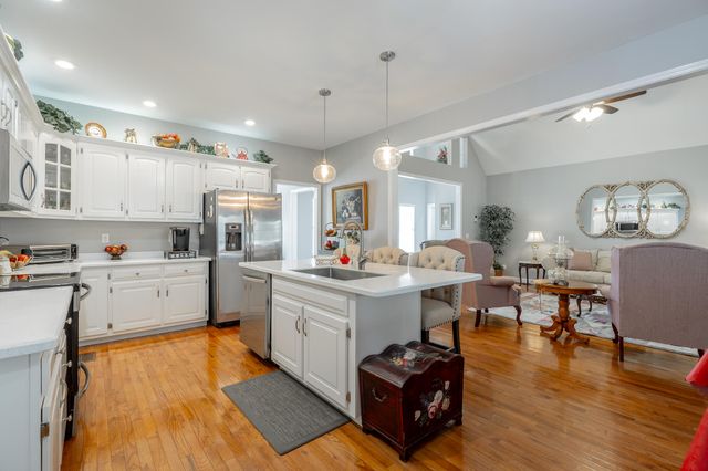 2435 Chimney Lake Circle, Soddy Daisy, TN 37379