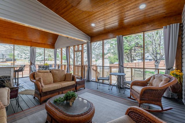 2435 Chimney Lake Circle, Soddy Daisy, TN 37379