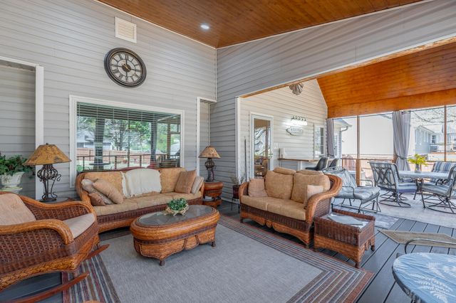 2435 Chimney Lake Circle, Soddy Daisy, TN 37379