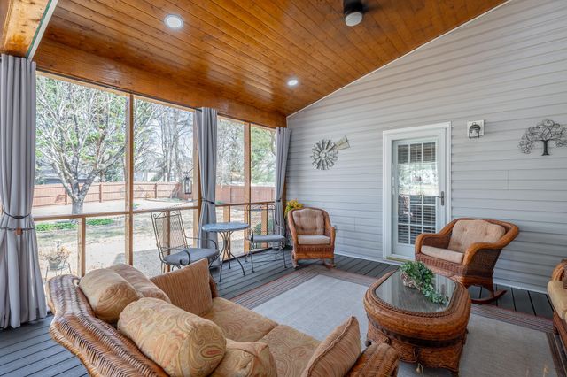 2435 Chimney Lake Circle, Soddy Daisy, TN 37379