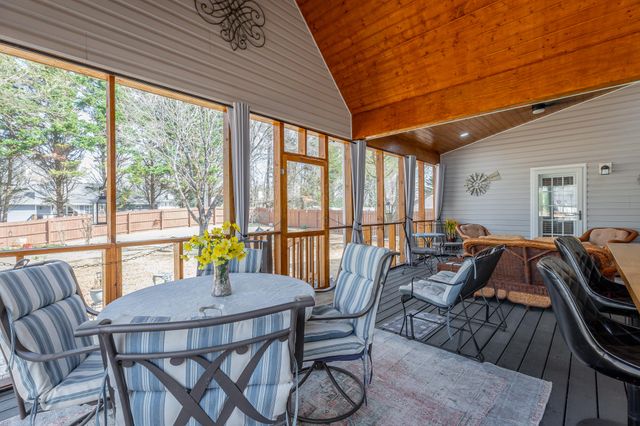 2435 Chimney Lake Circle, Soddy Daisy, TN 37379