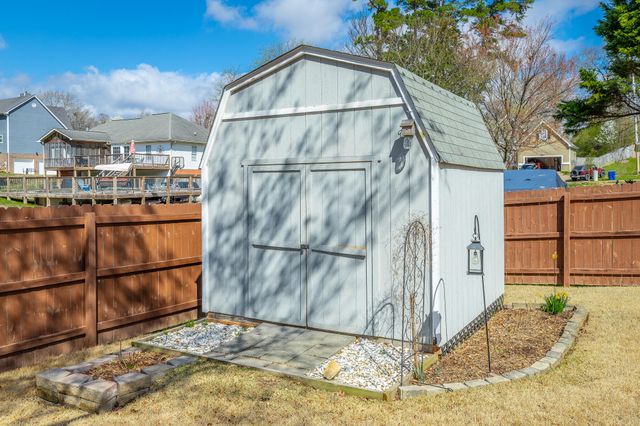 2435 Chimney Lake Circle, Soddy Daisy, TN 37379