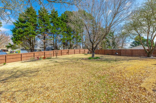 2435 Chimney Lake Circle, Soddy Daisy, TN 37379