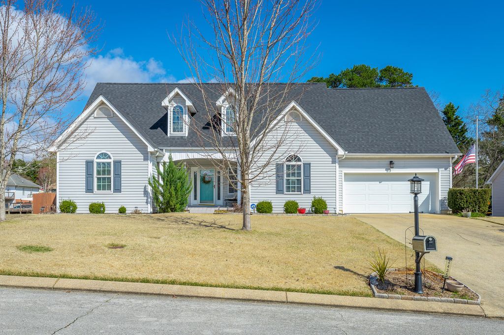 2435 Chimney Lake Circle, Soddy Daisy, TN 37379