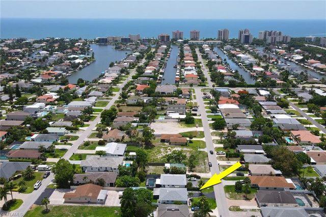 564 107th AVE N, Naples, FL 34108