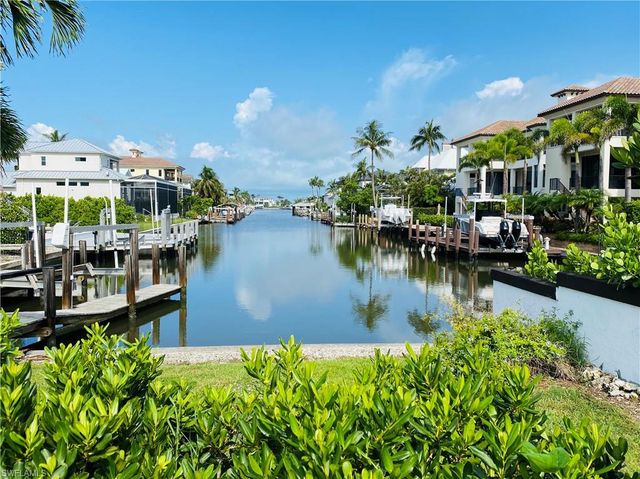 564 107th AVE N, Naples, FL 34108