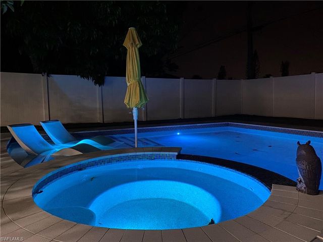 564 107th AVE N, Naples, FL 34108