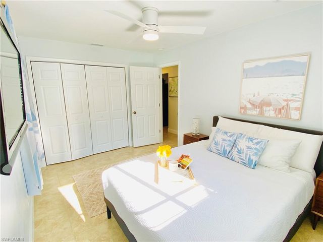 564 107th AVE N, Naples, FL 34108