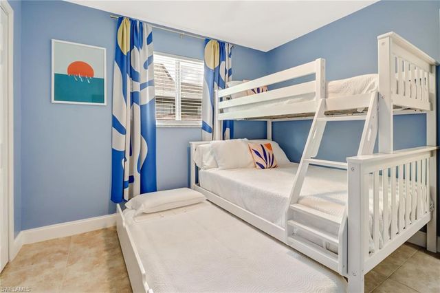 564 107th AVE N, Naples, FL 34108