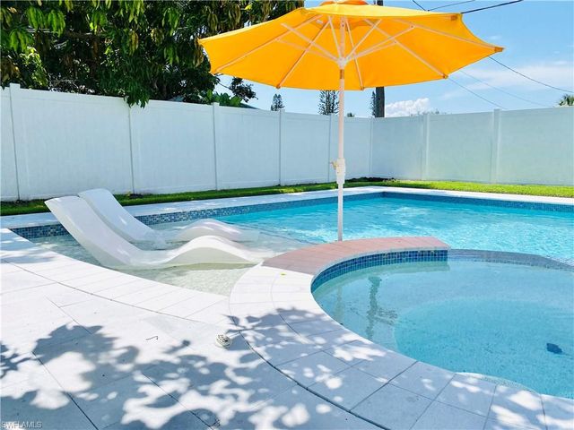 564 107th AVE N, Naples, FL 34108