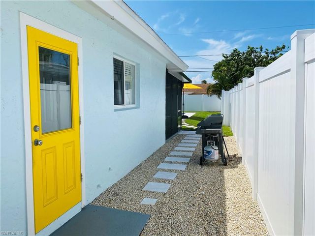 564 107th AVE N, Naples, FL 34108