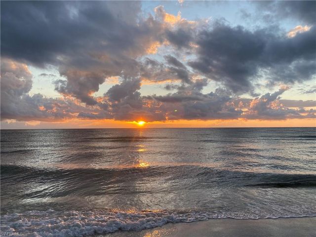 564 107th AVE N, Naples, FL 34108
