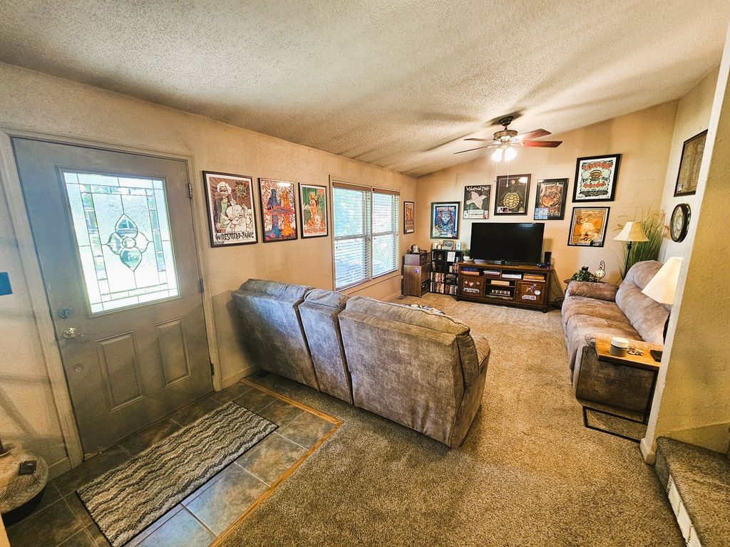Image 12 of property listing at 705 Lake Park Road, Mt Vernon, IL 62864