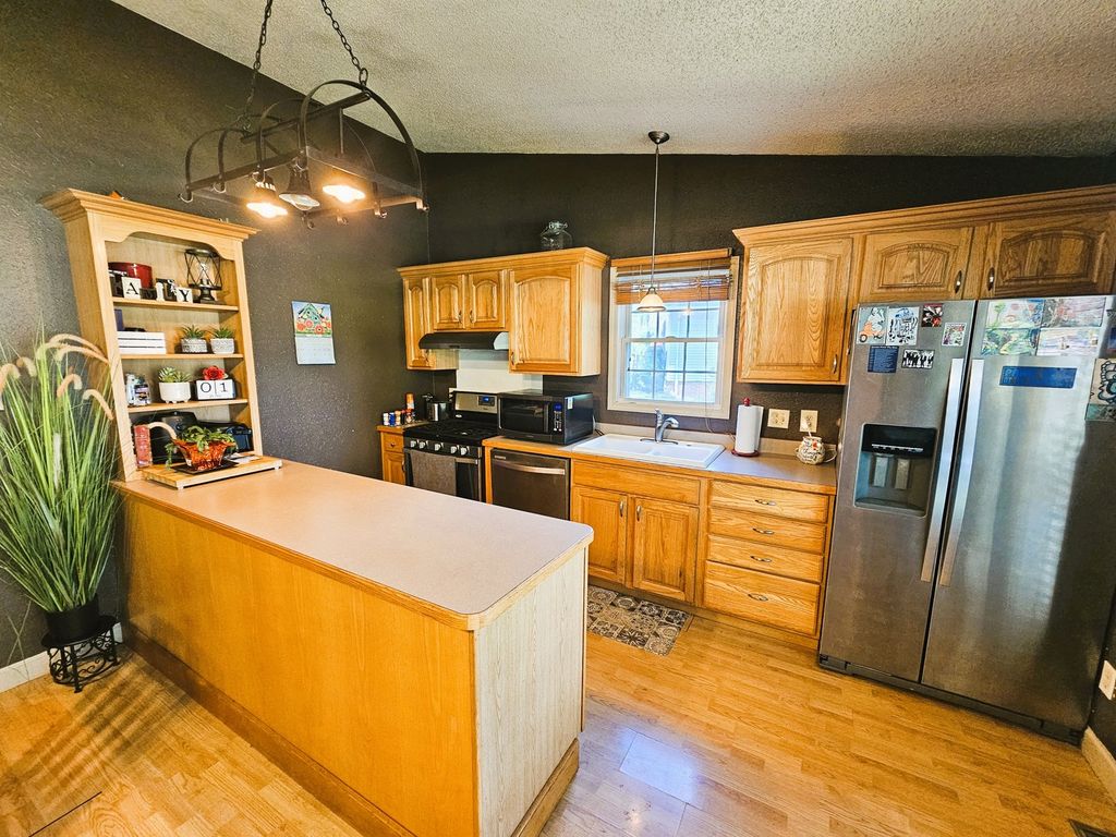Image 14 of property listing at 705 Lake Park Road, Mt Vernon, IL 62864
