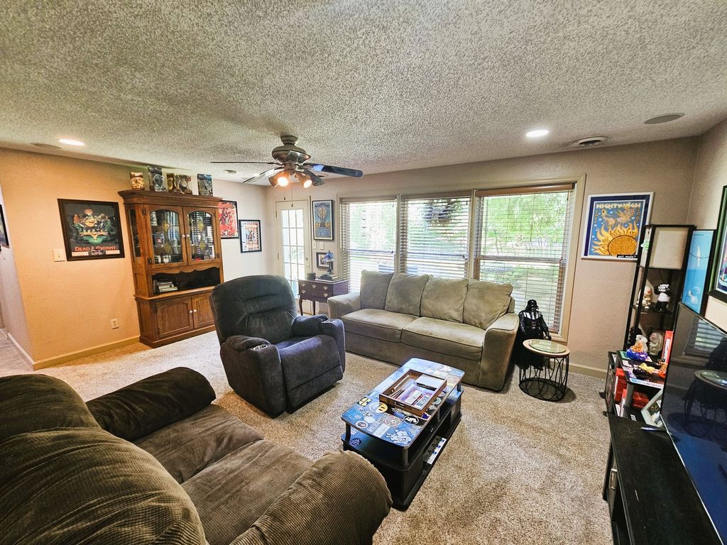 Image 17 of property listing at 705 Lake Park Road, Mt Vernon, IL 62864