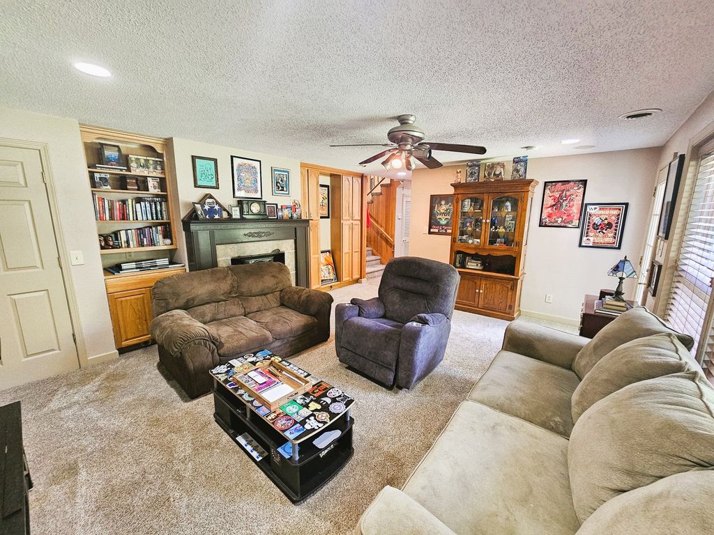 Image 18 of property listing at 705 Lake Park Road, Mt Vernon, IL 62864