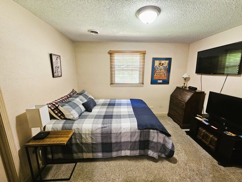 Image 21 of property listing at 705 Lake Park Road, Mt Vernon, IL 62864