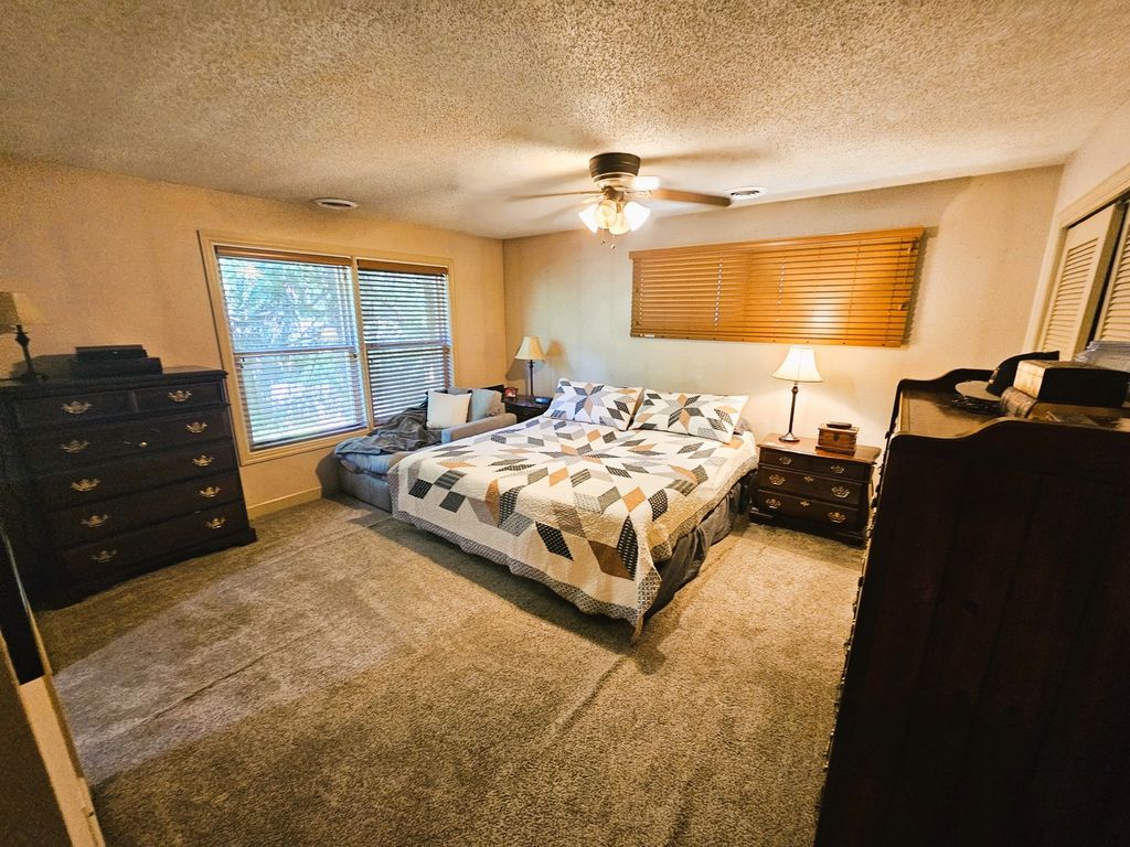 Image 23 of property listing at 705 Lake Park Road, Mt Vernon, IL 62864