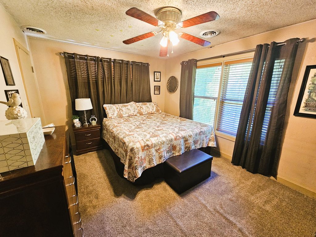 Image 27 of property listing at 705 Lake Park Road, Mt Vernon, IL 62864