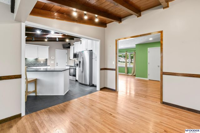 9911 Pasadena Avenue, Omaha, NE 68124