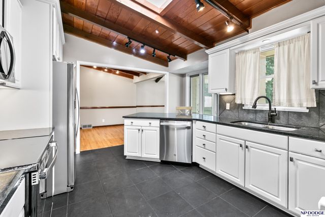 9911 Pasadena Avenue, Omaha, NE 68124
