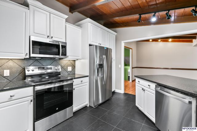 9911 Pasadena Avenue, Omaha, NE 68124