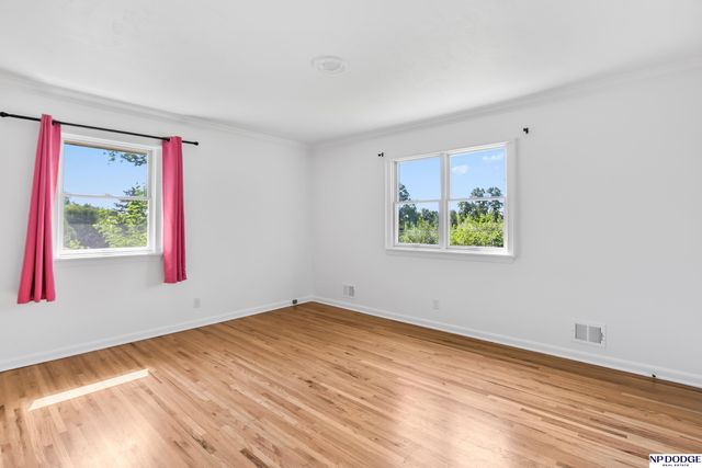 9911 Pasadena Avenue, Omaha, NE 68124