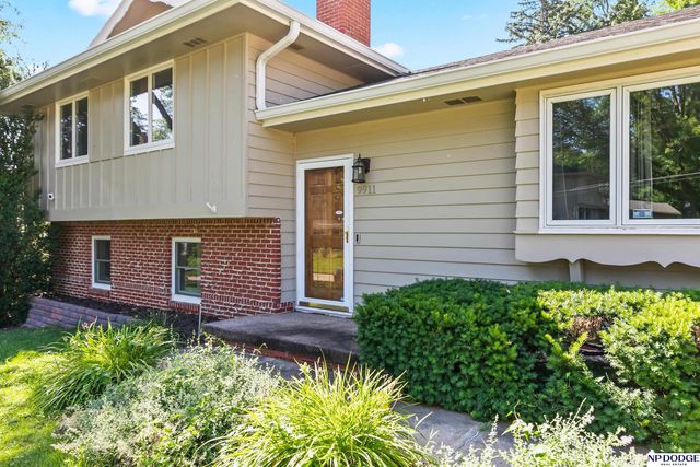 9911 Pasadena Avenue, Omaha, NE 68124