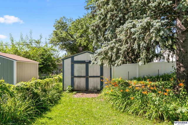9911 Pasadena Avenue, Omaha, NE 68124