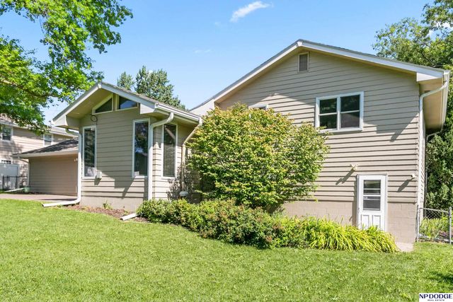 9911 Pasadena Avenue, Omaha, NE 68124