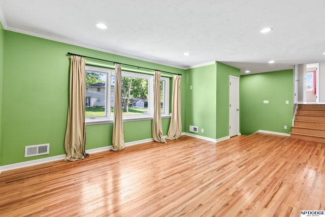 9911 Pasadena Avenue, Omaha, NE 68124