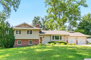 9911 Pasadena Avenue, Omaha, NE 68124