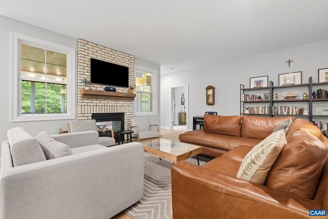 271 TWO RIVERS DR, Troy, VA 22974