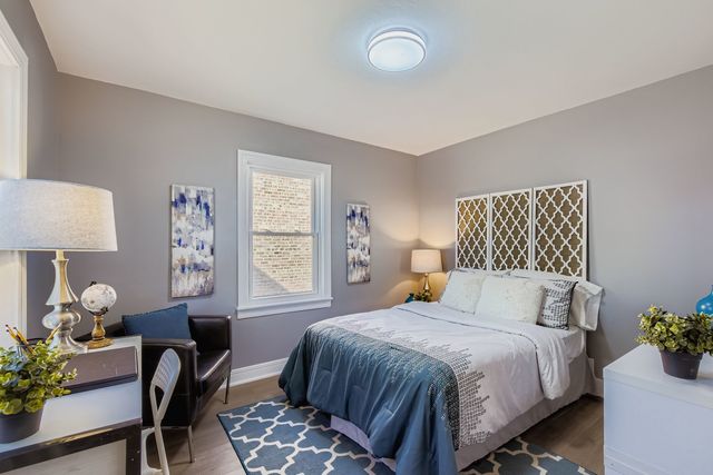 8841 S Utica Street, Evergreen Park, IL 60805