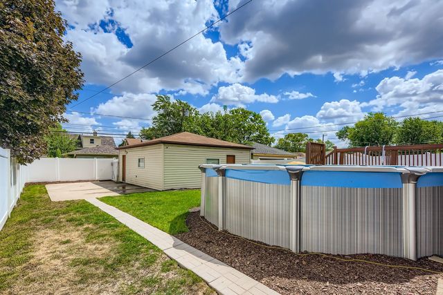 8841 S Utica Street, Evergreen Park, IL 60805