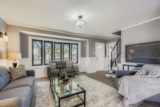 8841 S Utica Street, Evergreen Park, IL 60805