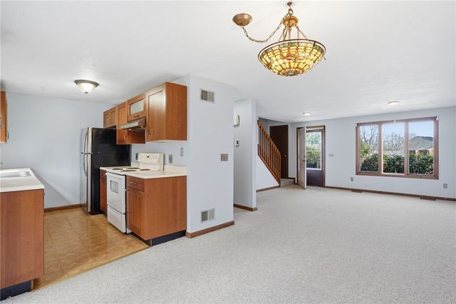 53 Kristee Circle, West Warwick, RI 02893