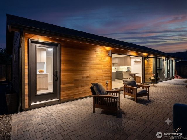 12631 94th Avenue NE, Kirkland, WA 98034