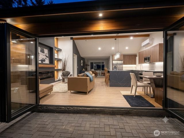 12631 94th Avenue NE, Kirkland, WA 98034