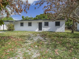 734 5th Place SW, Vero Beach, FL 32962