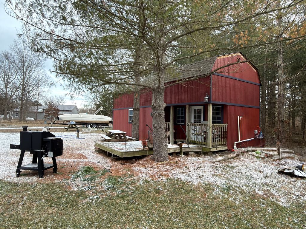 Image 2 of property listing at 2878 Lazy Acre Road, Odin, IL 62870