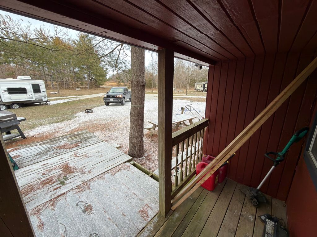 Image 14 of property listing at 2878 Lazy Acre Road, Odin, IL 62870