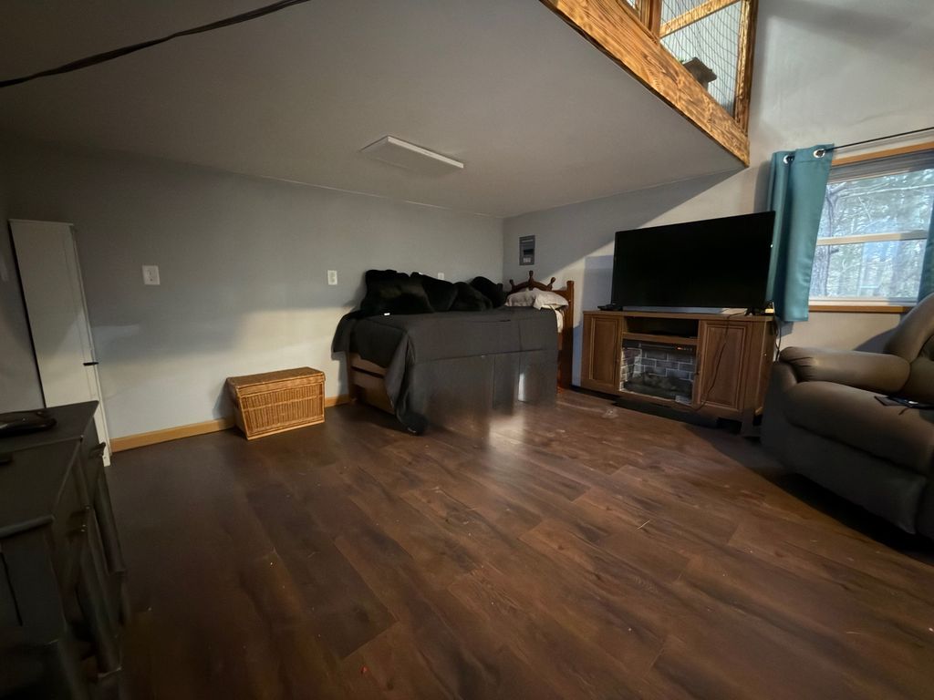 Image 21 of property listing at 2878 Lazy Acre Road, Odin, IL 62870