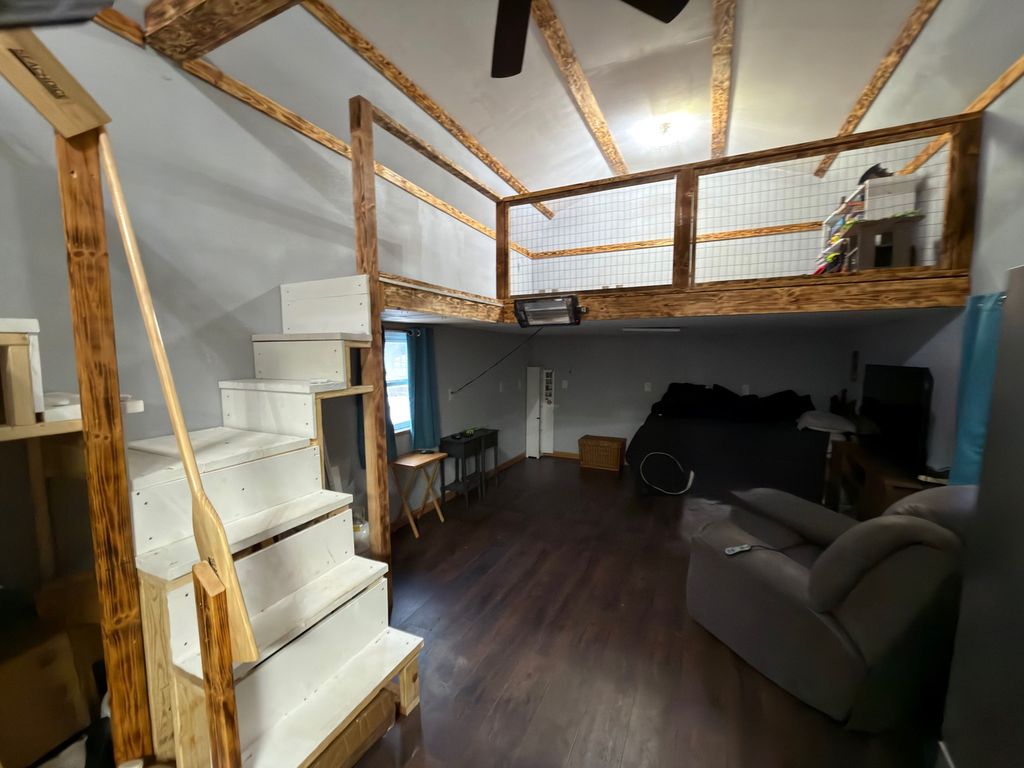 Image 22 of property listing at 2878 Lazy Acre Road, Odin, IL 62870