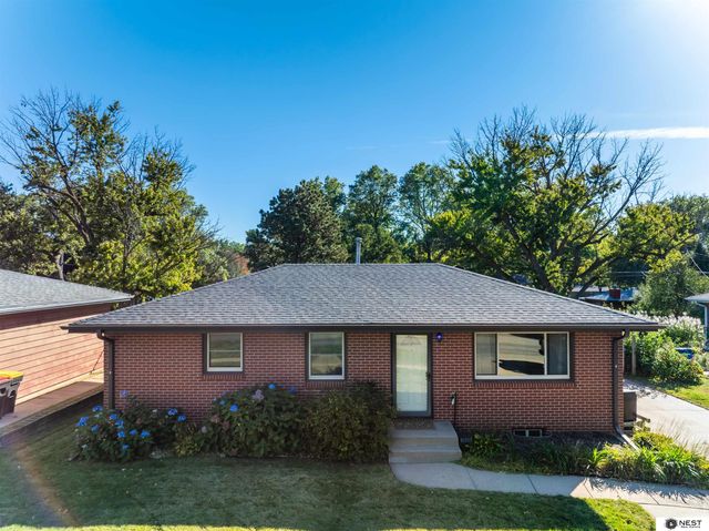 7601 Holdrege Street, Lincoln, NE 68505