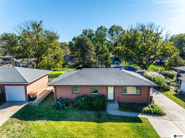 7601 Holdrege Street, Lincoln, NE 68505