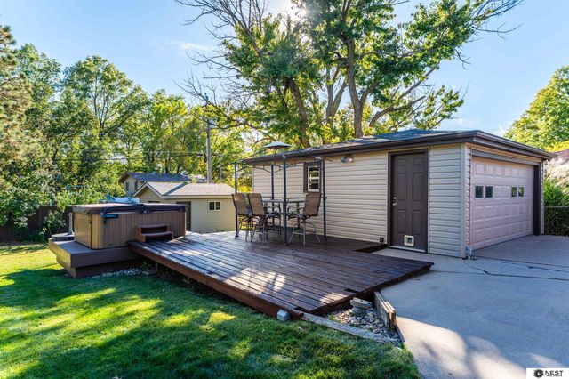 7601 Holdrege Street, Lincoln, NE 68505