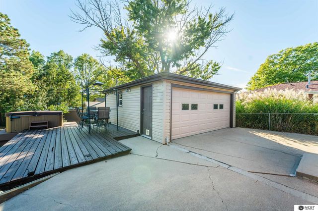 7601 Holdrege Street, Lincoln, NE 68505