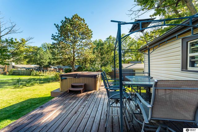 7601 Holdrege Street, Lincoln, NE 68505